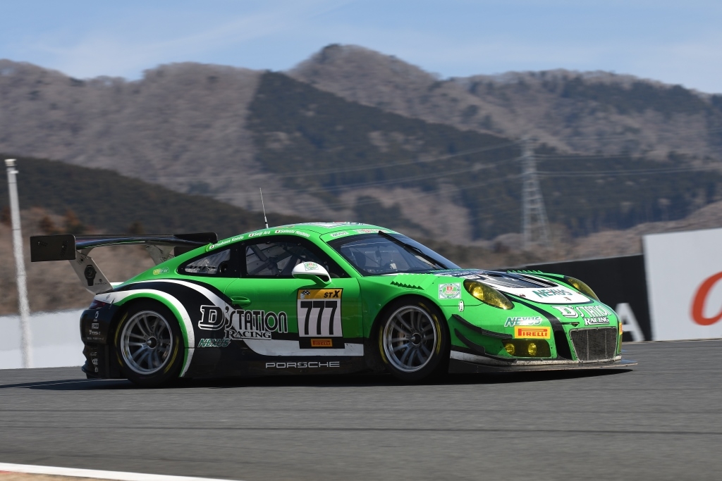 ST-Xクラス D'STATION Racing Porsche GT3R